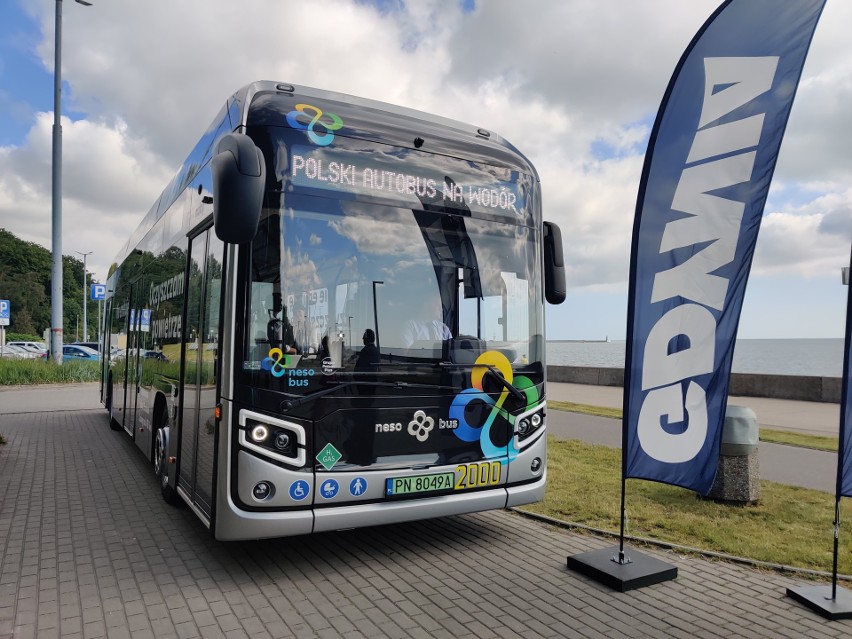 Autobus na wodór będzie jeździł po ulicach Gdyni. Niedługo początek testów | ZDJĘCIA