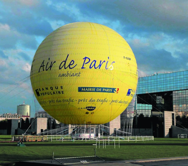 Balon w Paryżu już ostrzega przed zanieczyszczonym powietrzem. Kolejny będzie w Krakowie.