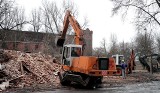 Rozpoczęto rozbiórkę kamienicy przy Obrońców Westerplatte [ZDJĘCIA]