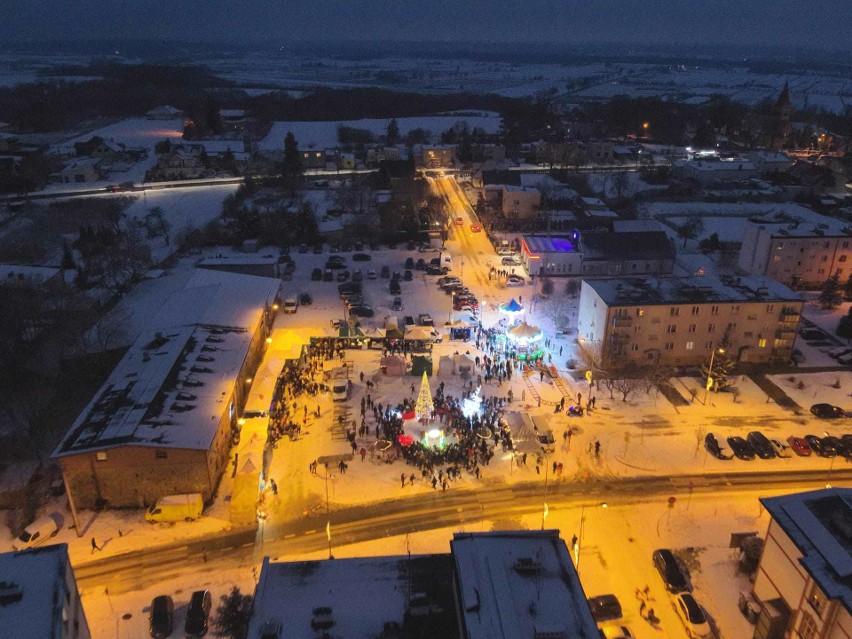 Unisław miał wyjątkowy kiermasz świąteczny i spotkanie ze św. Mikołajem. Tej wsi mogą pozazdrościć miasta. Wideo, zdjęcia