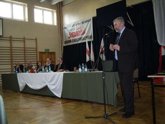 Wicekurator Lucjan Pietrzczyk nie miał łatwego zadania przemawiając do organizatorów i gości debaty.