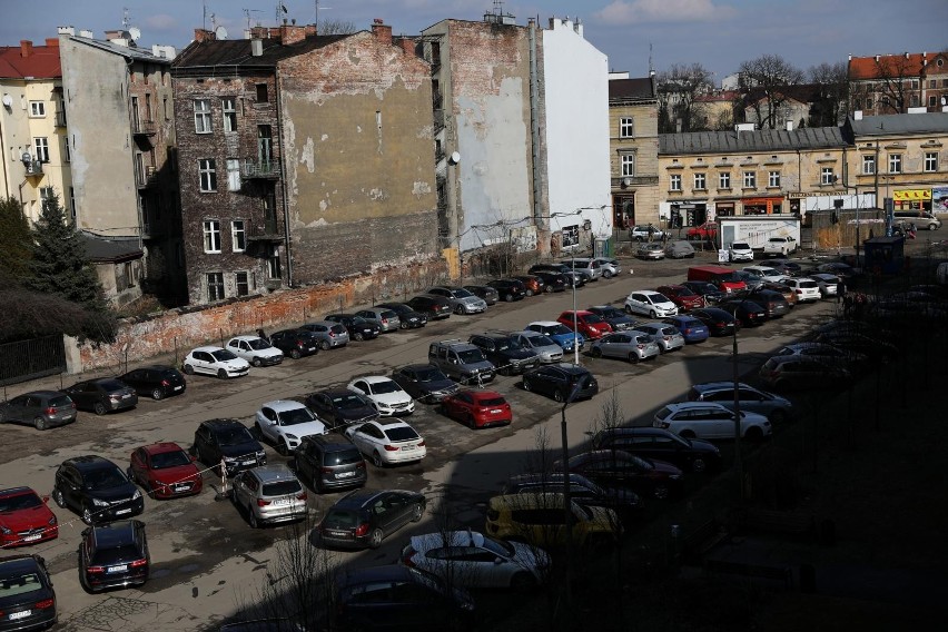 Kraków. Miasto zabiega o tytuł Zielonej Stolicy Europy prezentując nieistniejący park przy Karmelickiej. Aktywiści: To bezczelność