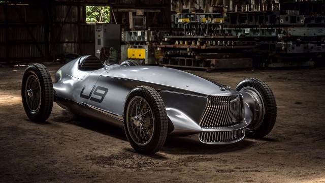 Infiniti Prototype 9 Ważąca 890 kg maszyna potrzebuje 5,5 s na przyspieszenie do 100 km/h, natomiast jej prędkość maksymalna to 170 km/h. Podczas jazdy na torze bez ładowania możemy pokonywać zakręty przez około 20 minut.Fot. Infiniti