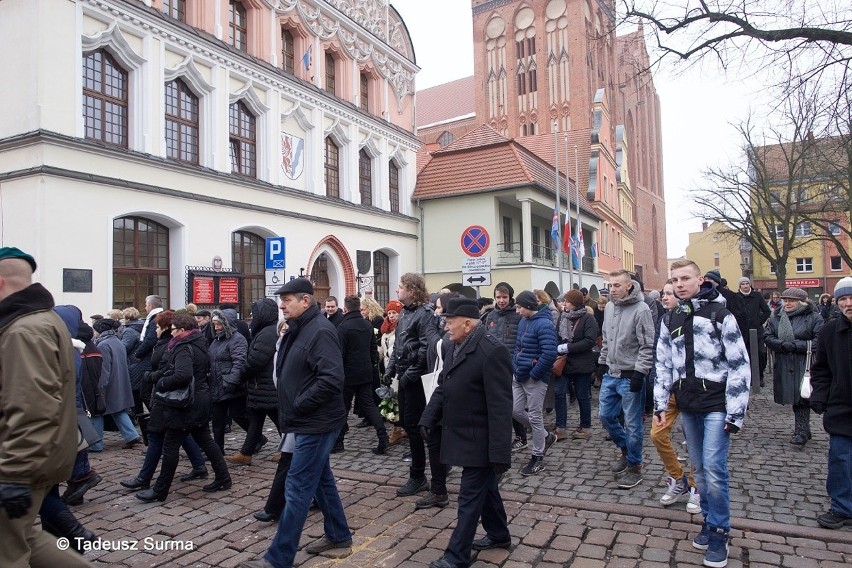 Stargard bez prezydenta. Ostatnie pożegnanie: msza w kolegiacie, kondukt żałobny, pogrzeb [zdjęcia]