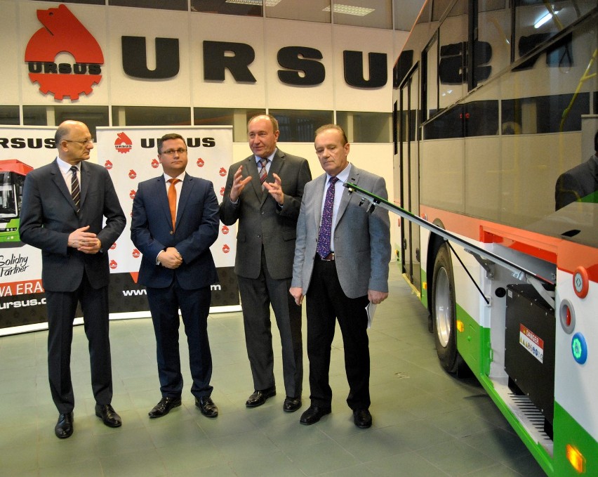 Prezentacja prototypu autobusu elektrycznego marki Ursus w...