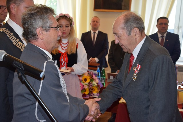 Zbliżające się stulecie istnienia Związku Inwalidów Wojennych Rzeczypospolitej Polskiej stało się przyczynkiem do wyróżnień, których dokonano podczas sesji Rady Miejskiej w Żninie.