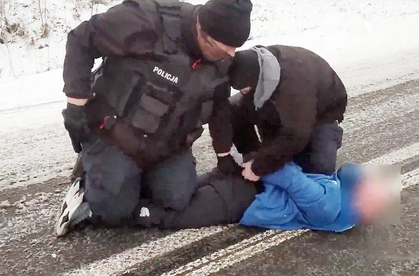 Policja zatrzymała członków gangu, zajmującego się handlem...