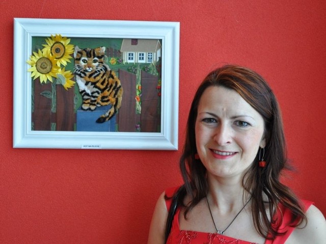Anna Matejszczak prezentuje swoje prace w  Stąporkowie.