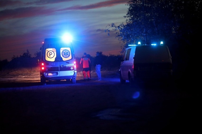 Wypadek w Legnicy. Motolotniarz runął na ziemię, nie udało się go uratować [ZDJĘCIA]