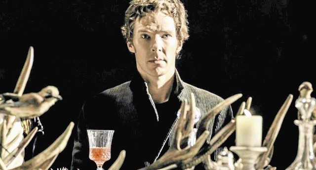 Cumberbatch zyskał status filmowej gwiazdy jako serialowy Sherlock. Czy podoła roli Hamleta w teatrze?