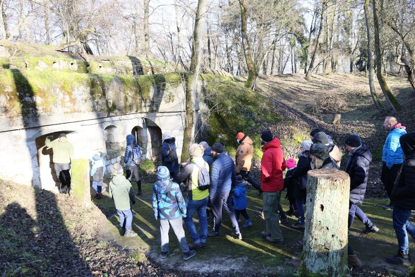 Kraków. Nie brakło chętnych na zimowe zwiedzanie fortu Tonie