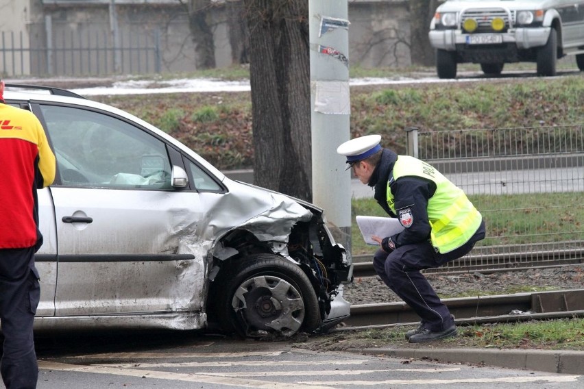 Wypadek na Osobowickiej. Kobieta w ciąży w szpitalu