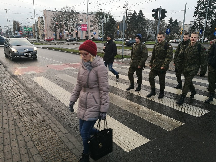 Sygnalizacja przy przejściu obok Netto do regulacji. Zielone...