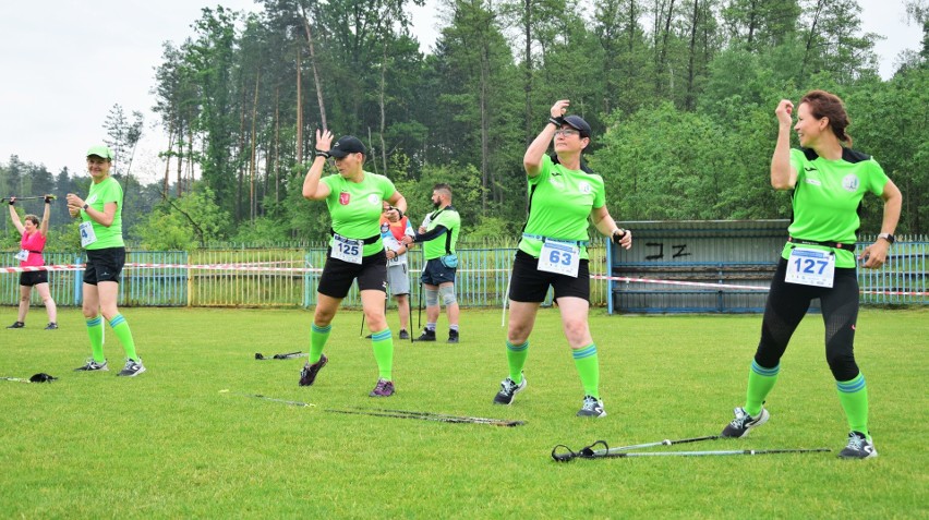 Mistrzostwa Podkarpacia 2022 w Nordic Walking. Ponad dwustu zawodników rywalizowało na trasach w Nowej Dębie. Zobacz zdjęcia ze zmagań! 