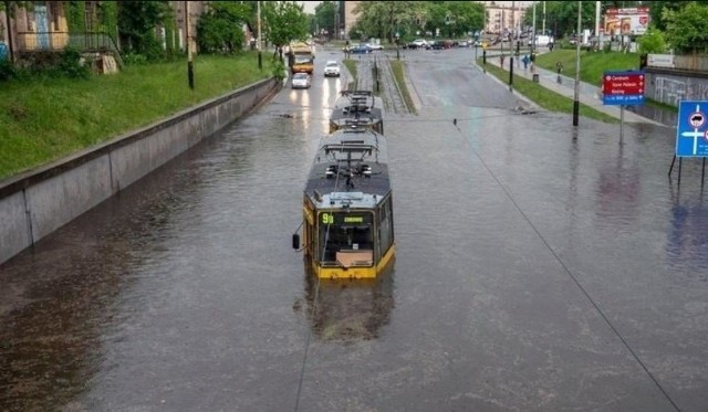 W 2018 roku 11 maja nad Łódź nadciągnęła nawałnica - tramwaj został zalany