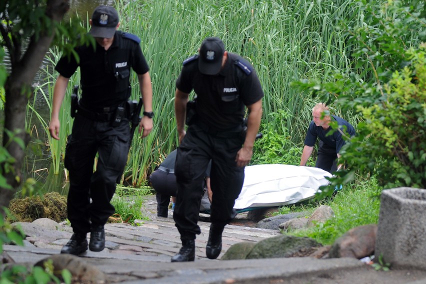 Policjanci pod nadzorem prokuratury wyjaśniają okoliczności...