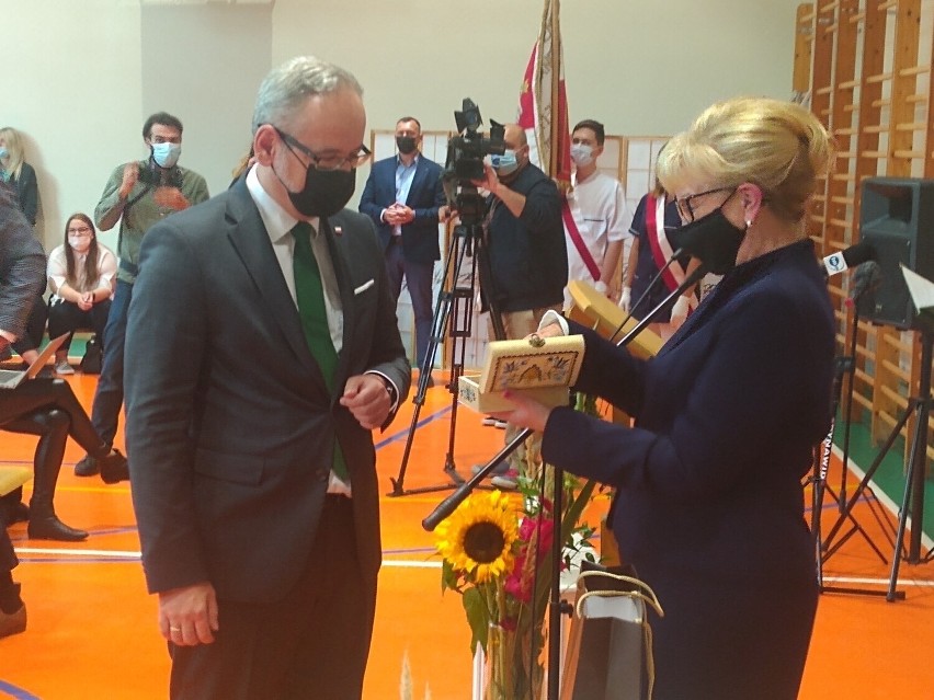 Minister zdrowia Adam Niedzielski w Wejherowie. Na rozpoczęciu roku szkolnego zachęcał do szczepień