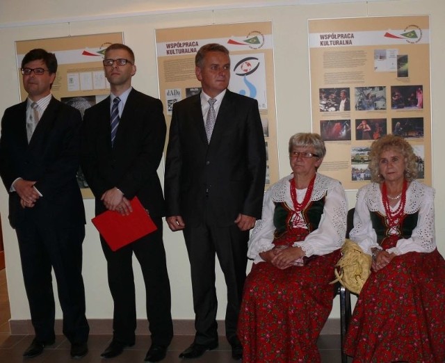 W Galerii Krużganek w Muzeum regionalnym w Pińczowie otwarto w sobotę wystawę obrazująca 90 - letnią historię stosunków dyplomatycznych Polski i Brazylii.