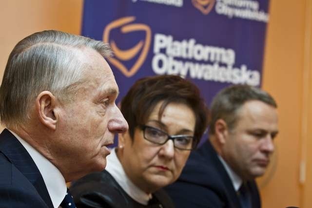 Zbigniew Pawłowicz i Dorota Jakuta uważają, że Bydgoszcz została w sejmiku oszukana. Po prawej Rafał Bruski