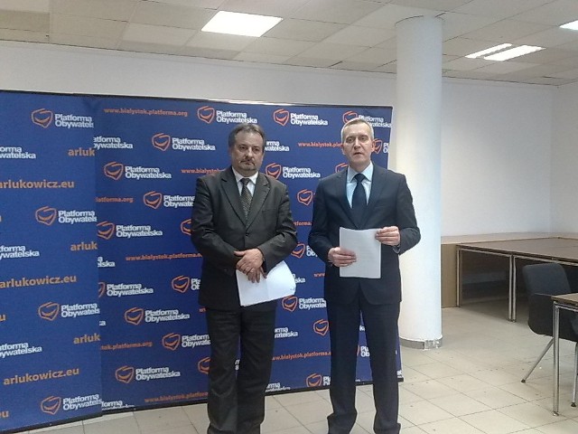 Projekt przedstawili posłowie PO: Leszek Cieślik (z lewej) oraz Robert Tyszkiewicz