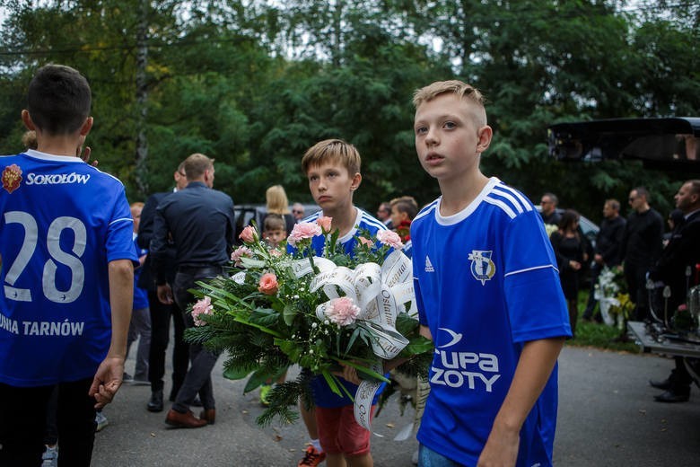 Tłumy pożegnały tragicznie zmarłego piłkarza. Miał 20 lat... [ZDJĘCIA]