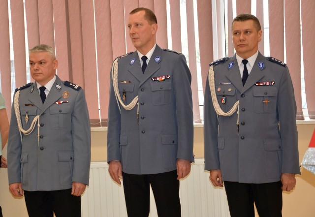 Od prawej zastępca komendanta wojewódzkiego policji Paweł Filipek, Lucjan Maczkowski i Janusz Śnios