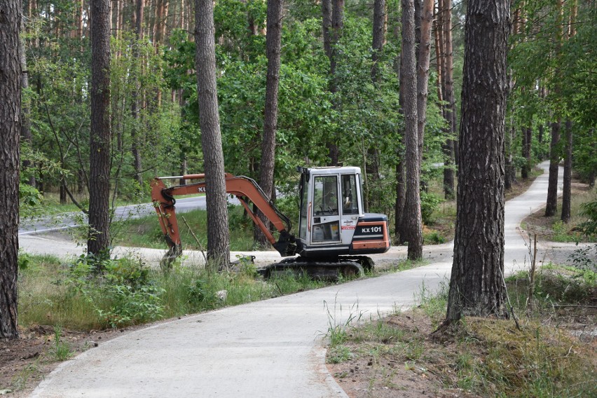 Budowa ścieżki rowerowej między Bożenkowem, a Żołędowem...