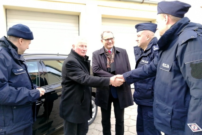 Nowa nieoznakowana skoda policjantów z Nowego kosztowała 87...