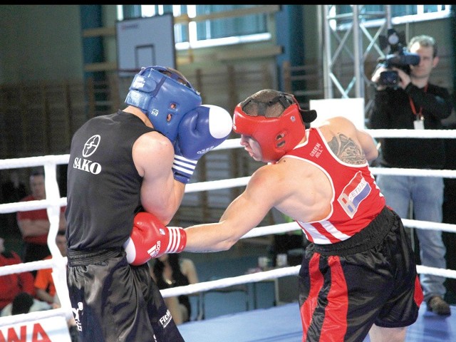 W finale kategorii 75 kg Kamil Szeremeta (z prawej) wypunktował Tomasza Jabłońskiego