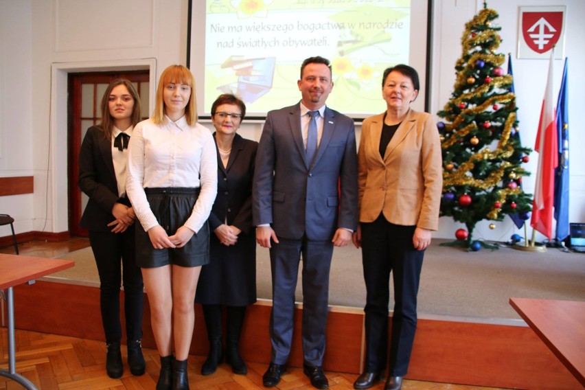 Katarzyna Sadowska (na zdjęciu pierwsza od lewej) – wzorowa...