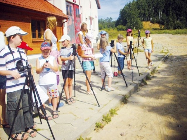 Dwanaścioro dzieci ze Studzianek wzięło udział w warsztatach filmowych organizowanych przez Towarzystwo Krzewienia Kultury LOTOS.