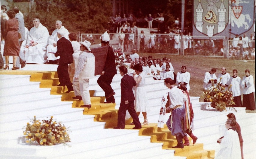 Zobacz niezwykłe zdjęcia z pielgrzymki Jana Pawła II do...
