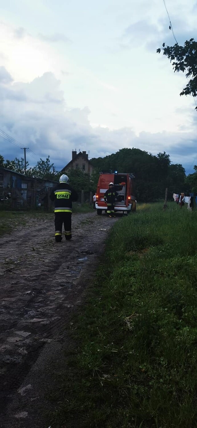 Kobieta żyła w strasznych warunkach! Uratowali ją strażacy,...