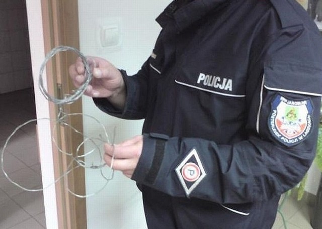 Kłusownicze wnyki znalezione niedawno przez policję w gospodarstwie mieszkańca Laszek w pow. jarosławskim.