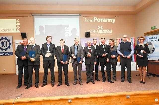 Laureaci ubiegłorocznego rankingu (od lewej): Sławomir Żubrycki (Palisander), Robert Mieczejko (Rodex), Adam i Henryk Owsiejew (Malow), Andrzej Sobolewski (ChM), Antoni Stolarski (SaMASZ), Dariusz Jabłoński (Promotech), Paweł Ponichtera i Dariusz Czarnowski (Czar-Dent), Tomasz Dąbrowski (RITBET) oraz Bożena Matoszko (APS)