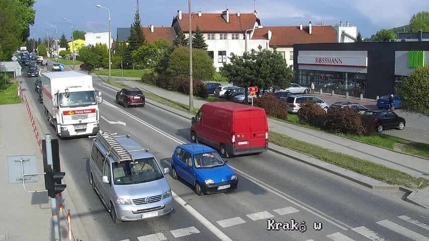 Wypadek w Krzeszowicach na drodze krajowej nr 79. Utrudnienia w ruchu