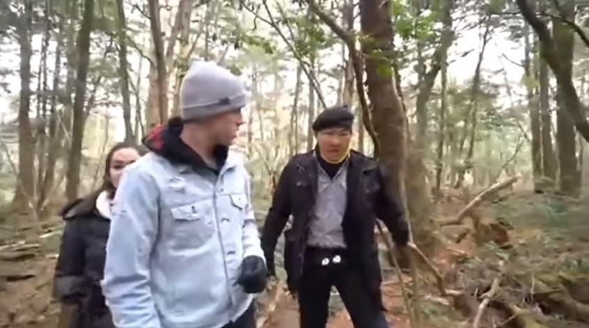 Youtuber nagrał zwłoki w japońskim lesie samobójców