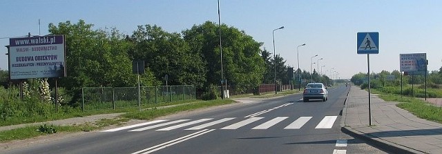 Brak oznakowań o obowiązującym objeździe sprawia, że wielu kierowców spoza naszego regionu wjeżdża w ulicę Warszawską i kieruje się w stronę Sandomierza.