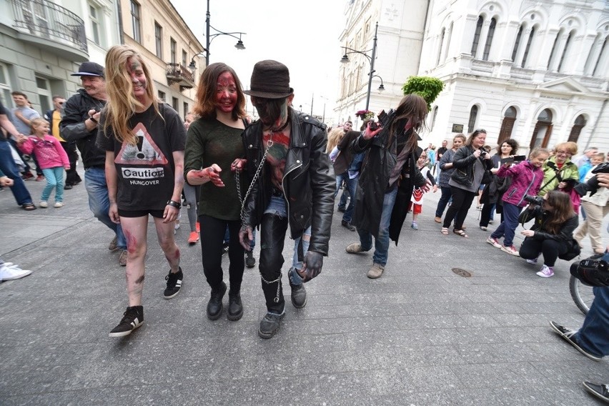 Zombie Walk 2015 na Piotrkowskiej. Żywe trupy opanowały Łódź [ZDJĘCIA, FILM]