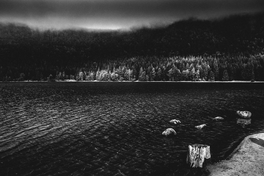 Niezwykły klimat czarno-białych zdjęć Marcina Walko z Niska