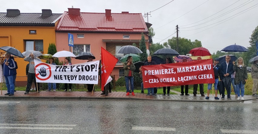 W Sławkowie na ul. Hrubieszowskiej mieszkańcy protestowali...