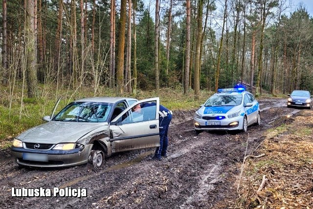 Mundurowi z żagańskiej drogówki chcieli zatrzymać do kontroli kierowcę opla.