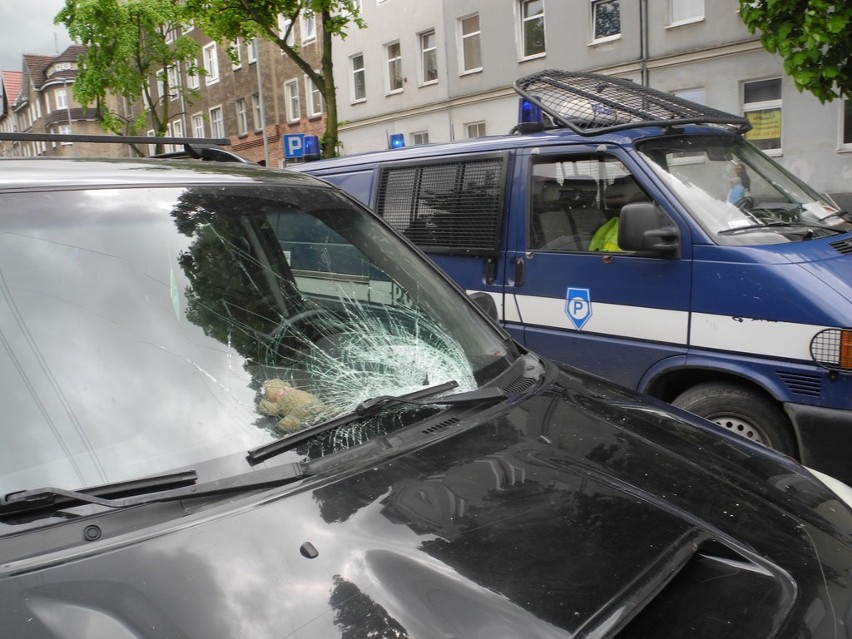 W szybę toyoty uderzył 42-letni stargardzianin.