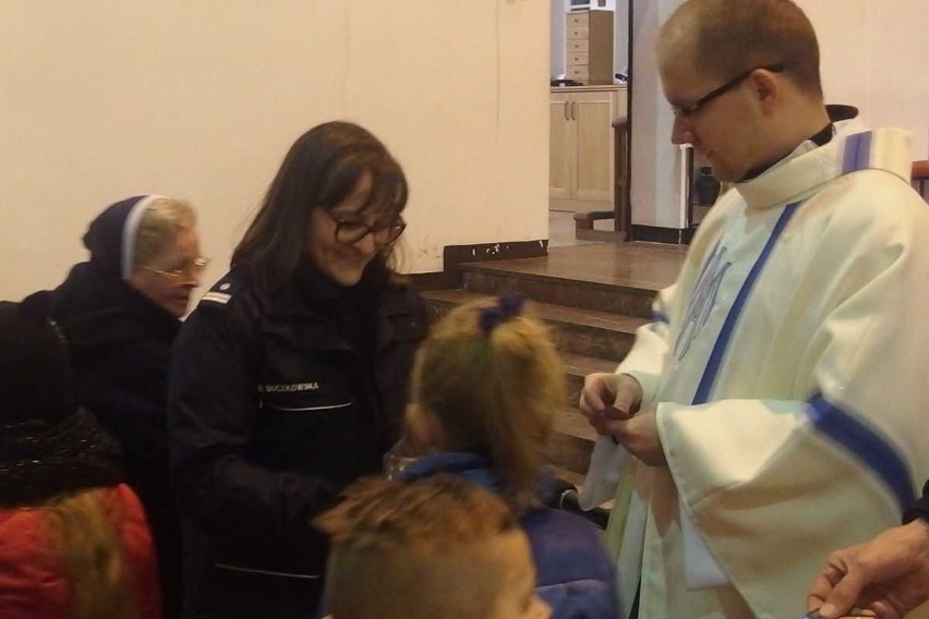 Podinsp. Bożena Buczkowska z inowrocławskiej policji wraz z...