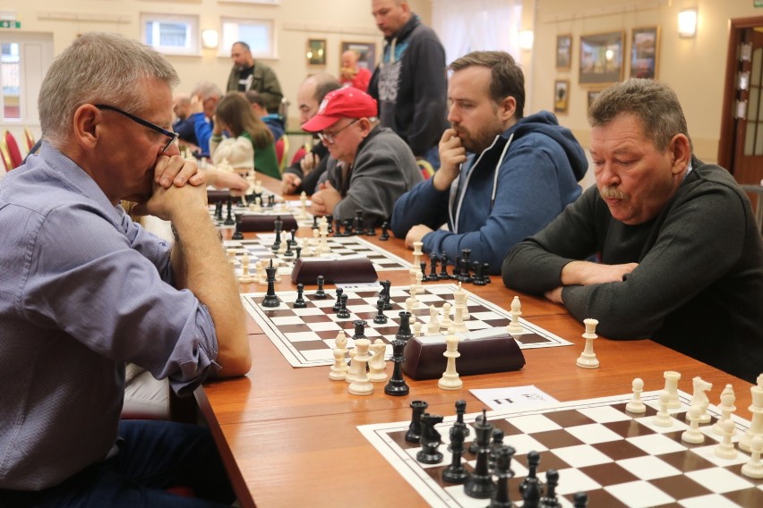 W Wielgiem zmagali się szachiści. Do rywalizacji zgłosiło się ponad 40 osób!