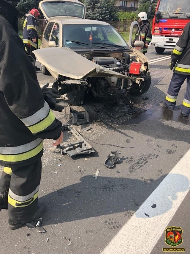 Wypadek na krajówce w Jerzmanowicach. Motocyklista trafił