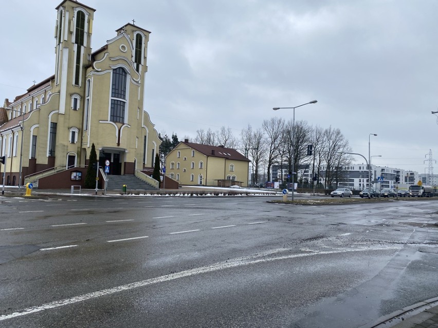 Ostrołęka. Sygnalizacja na skrzyżowaniu przy kościele pw. św. Franciszka do poprawy?