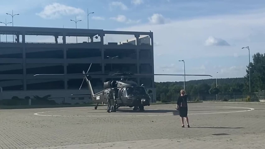 Śmigłowce Black Hawk i Robinson przyleciały do Kielc na Międzynarodowy Salon Przemysłu Obronnego [WIDEO]