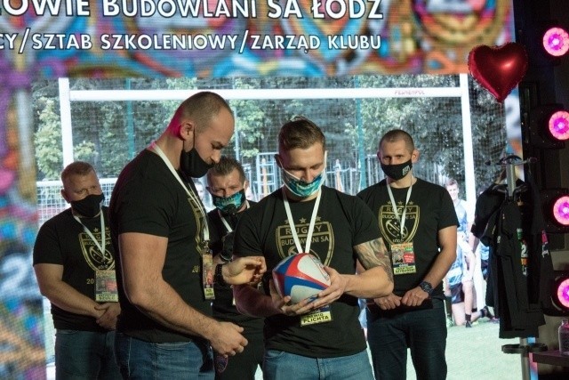 Master Pharm Rugby Łódź. Z okazji jubileuszu dostali piłkę z kamienia [ZDJĘCIA]