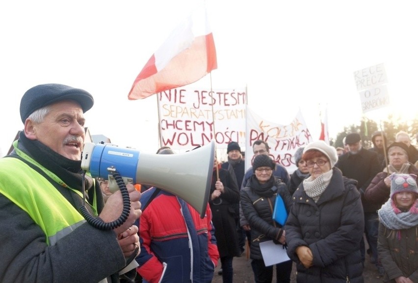 Protest mieszkańców Grabówki w obronie nowej gminy
